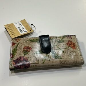 Patricia Nash parisia newspaper Nazari